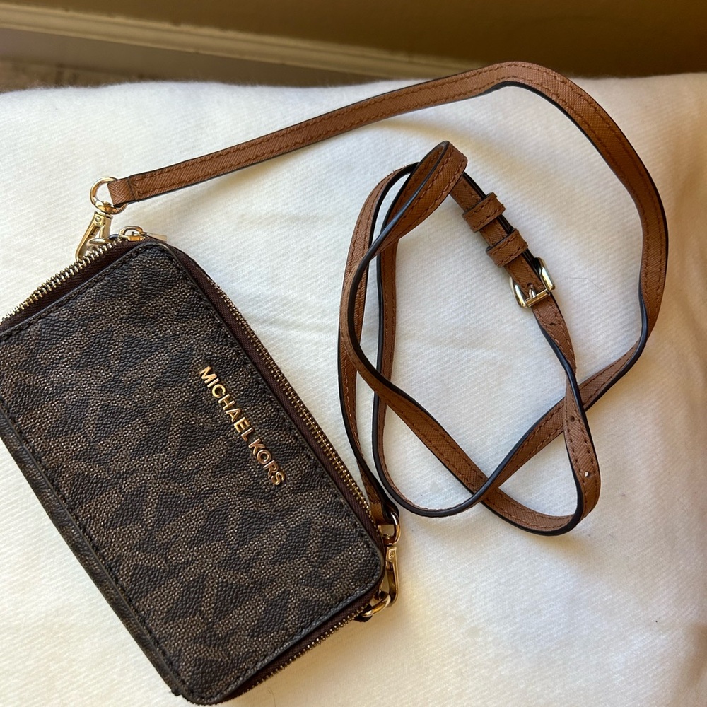 Side purse small but fits my iPhone 11